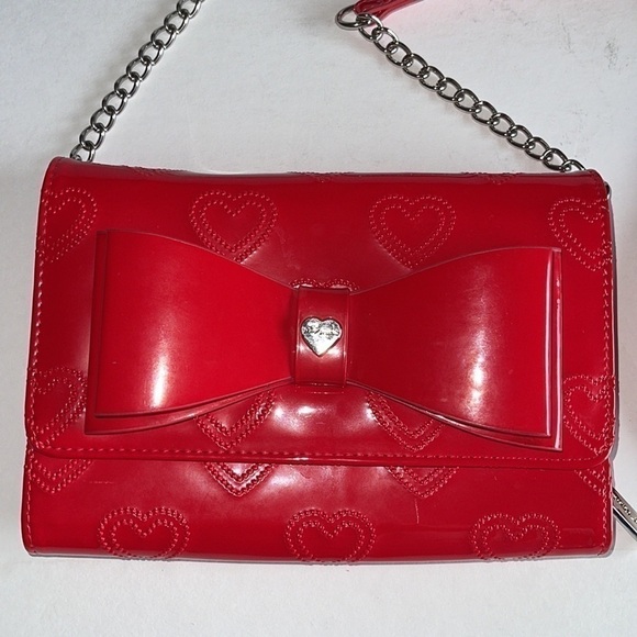 Betsy Johnson Red Heart Embossed Bow Detail Faux Patent Crossbody Bag - Picture 2 of 9